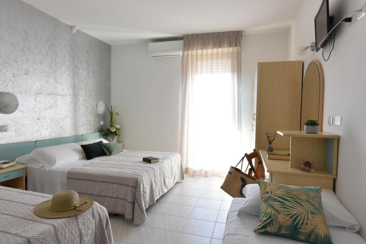 Hotel Jumbo Rimini Buitenkant foto