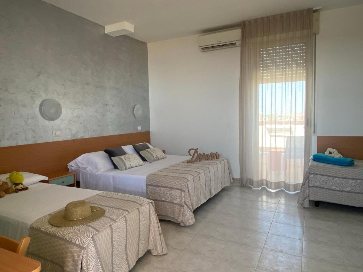 Hotel Jumbo Rimini Buitenkant foto