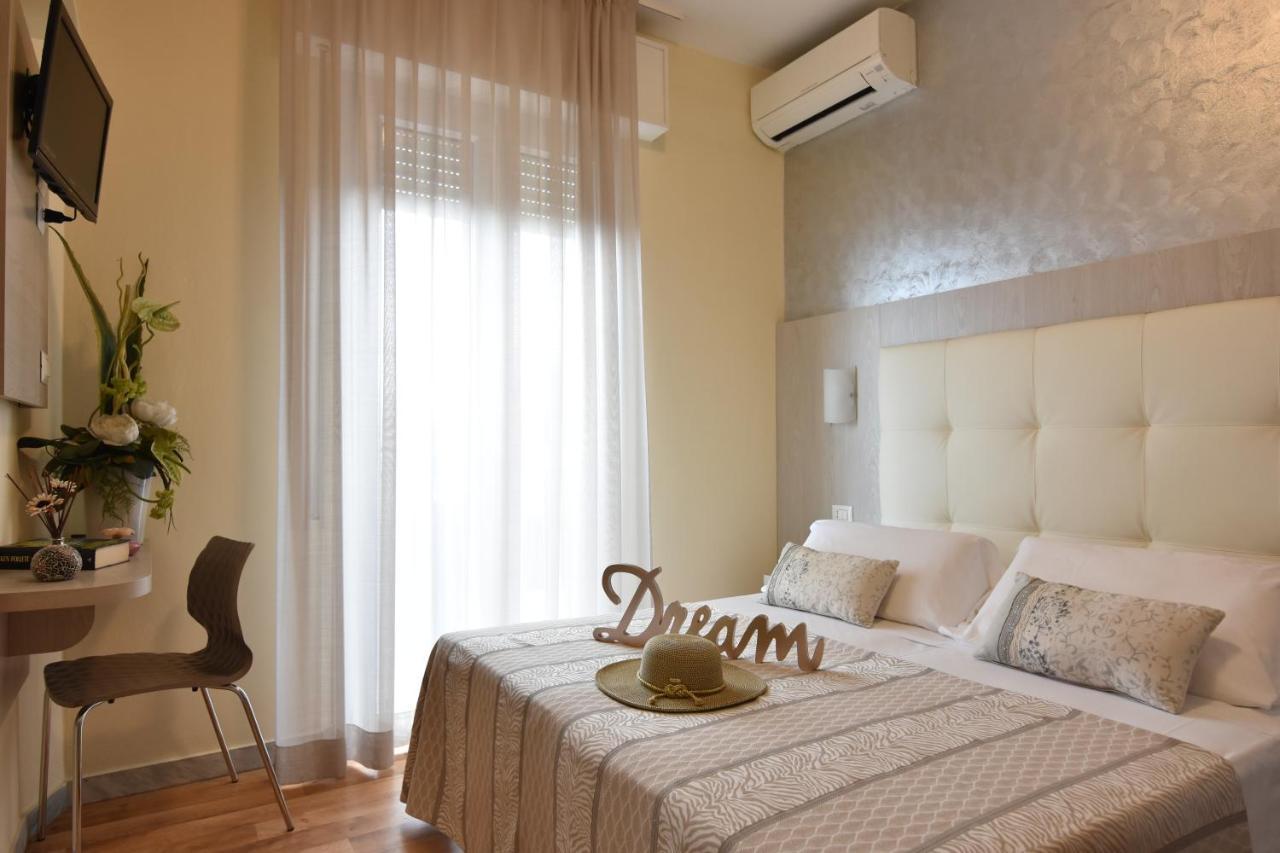 Hotel Jumbo Rimini Buitenkant foto
