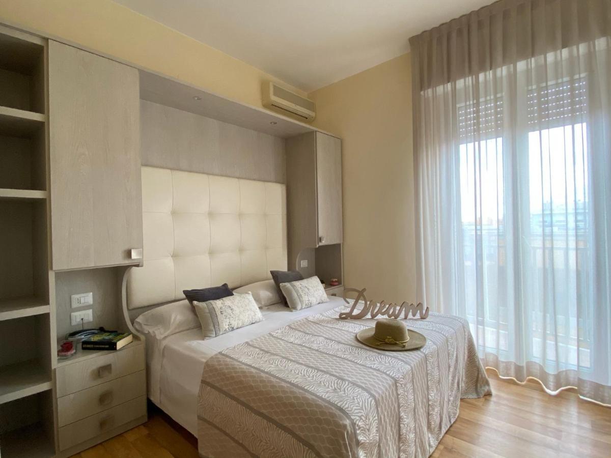 Hotel Jumbo Rimini Buitenkant foto