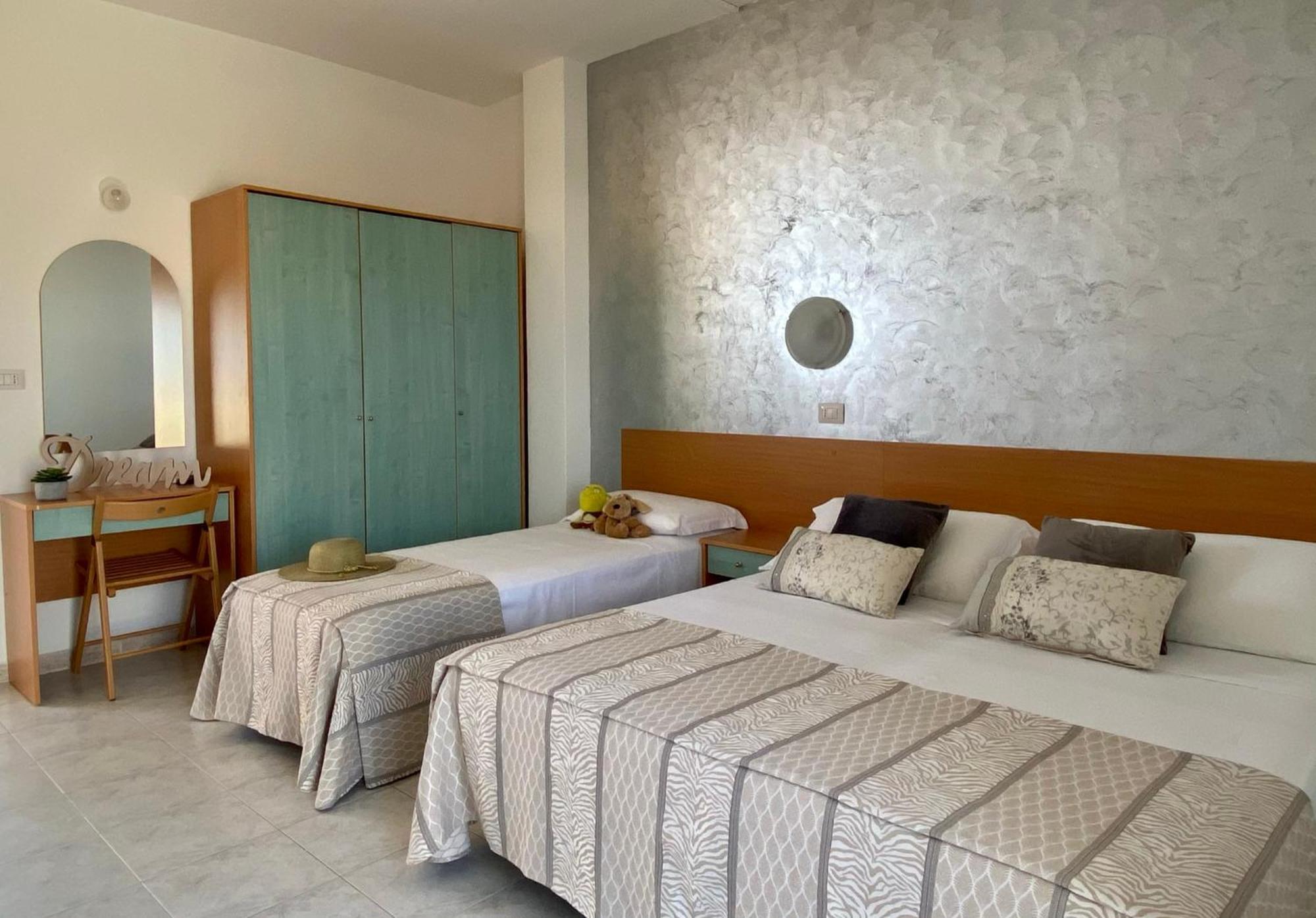 Hotel Jumbo Rimini Buitenkant foto