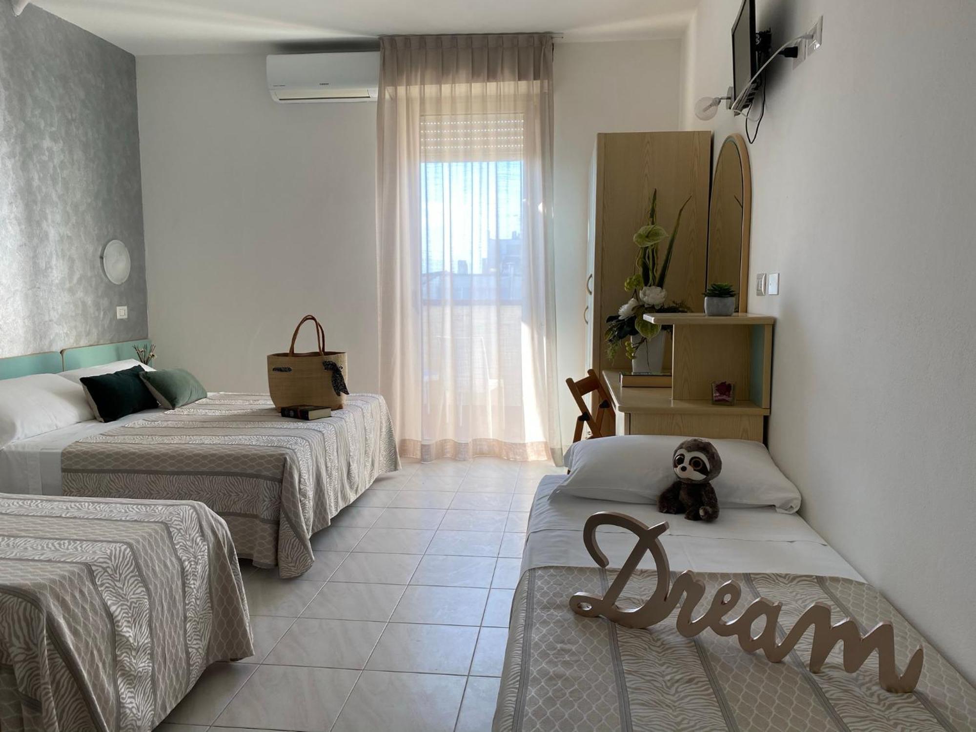 Hotel Jumbo Rimini Buitenkant foto