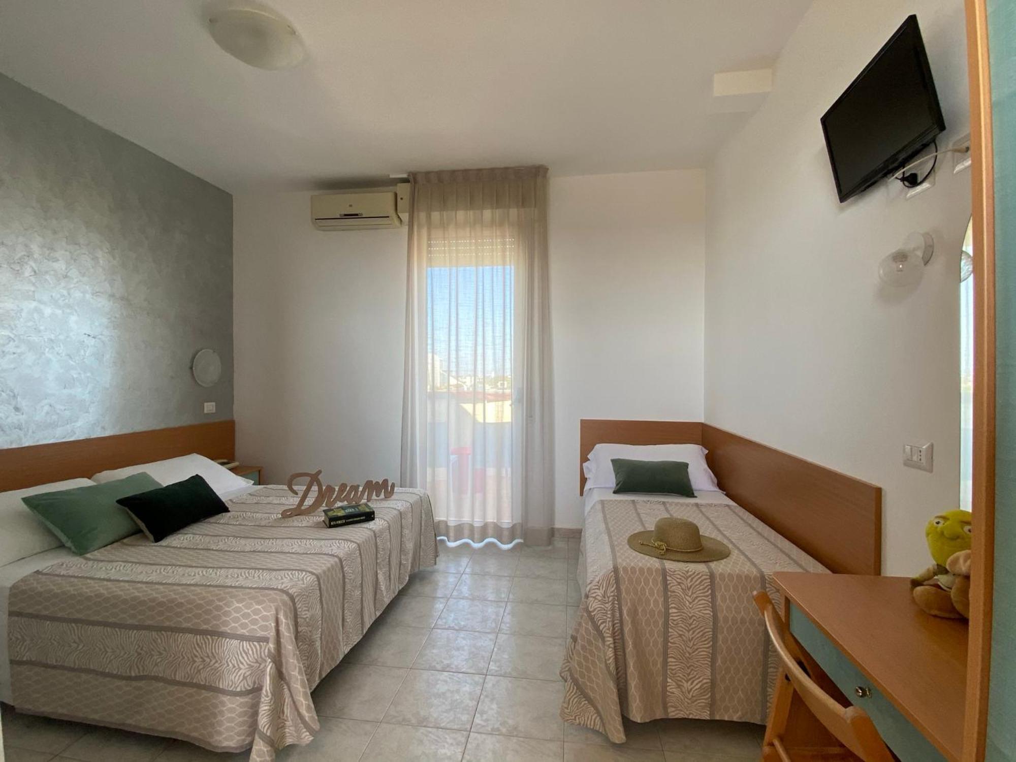 Hotel Jumbo Rimini Buitenkant foto