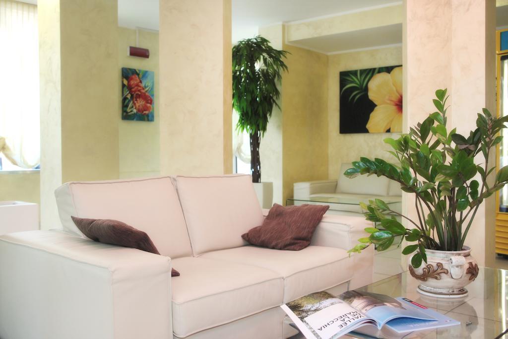 Hotel Jumbo Rimini Buitenkant foto