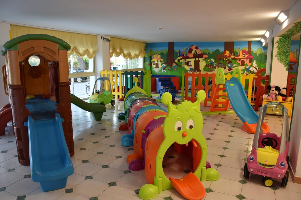 Hotel Jumbo Rimini Buitenkant foto